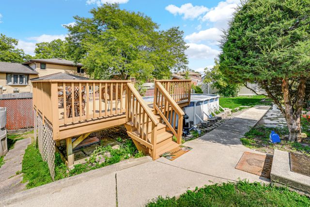 15301 Cherry Lane, Oak Forest, IL 60452