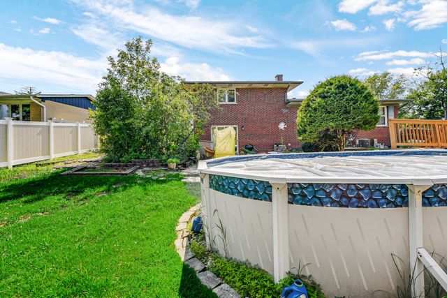 15301 Cherry Lane, Oak Forest, IL 60452