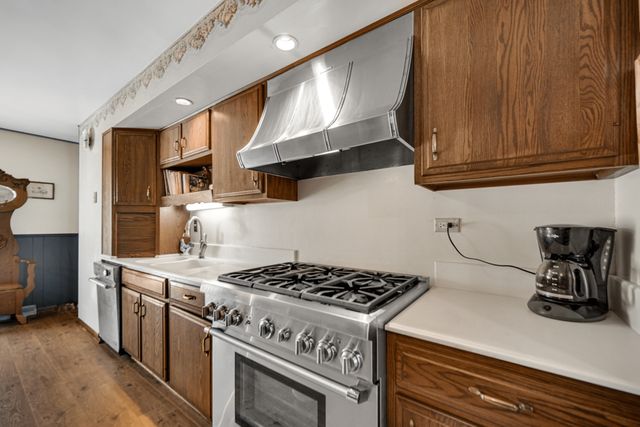 15301 Cherry Lane, Oak Forest, IL 60452