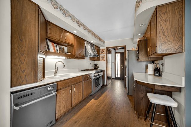 15301 Cherry Lane, Oak Forest, IL 60452