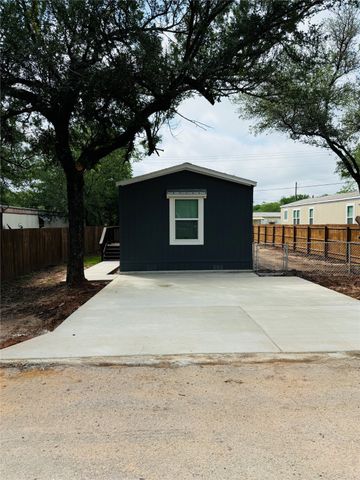 3001 Elmwood Drive, Granbury, TX 76048