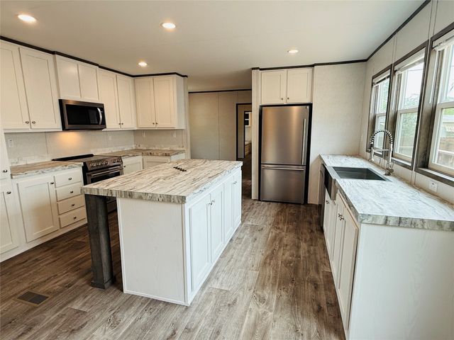 3001 Elmwood Drive, Granbury, TX 76048