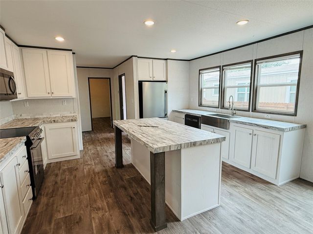 3001 Elmwood Drive, Granbury, TX 76048