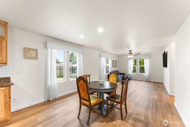 52 VEYS Drive, Kelso, WA 98626