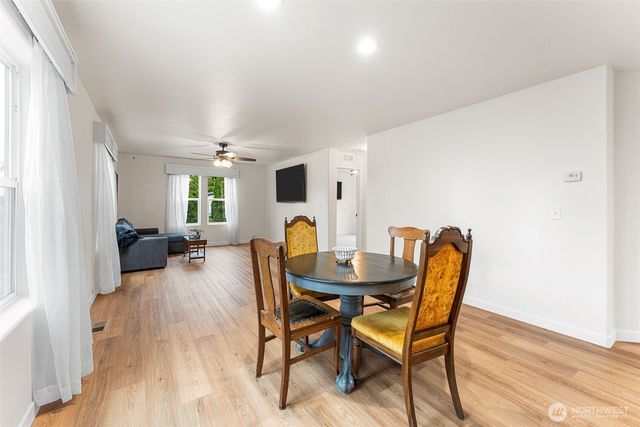 52 VEYS Drive, Kelso, WA 98626