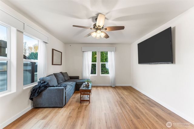 52 VEYS Drive, Kelso, WA 98626