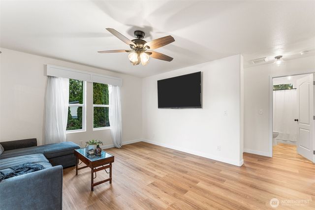 52 VEYS Drive, Kelso, WA 98626