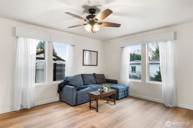 52 VEYS Drive, Kelso, WA 98626