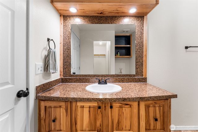 52 VEYS Drive, Kelso, WA 98626