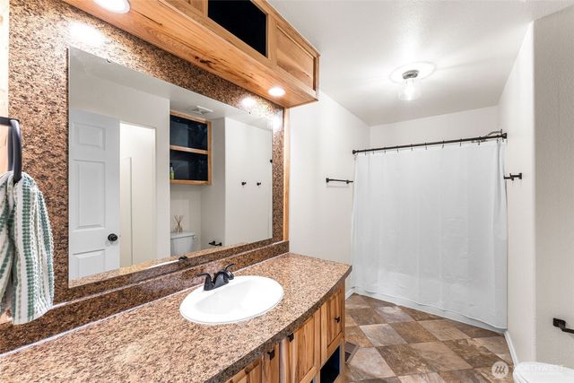 52 VEYS Drive, Kelso, WA 98626