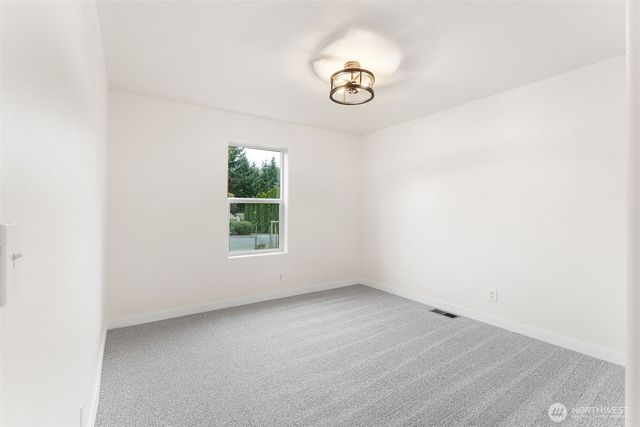 52 VEYS Drive, Kelso, WA 98626