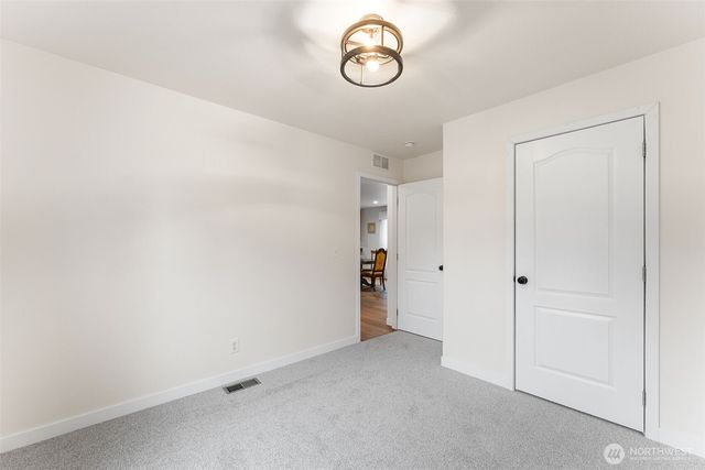 52 VEYS Drive, Kelso, WA 98626