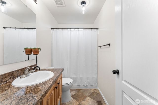 52 VEYS Drive, Kelso, WA 98626