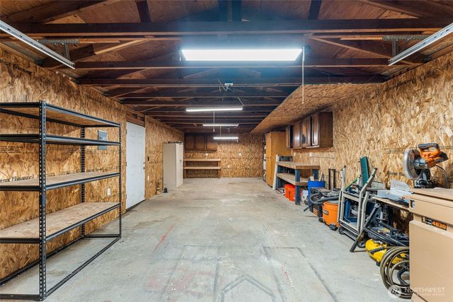 52 VEYS Drive, Kelso, WA 98626