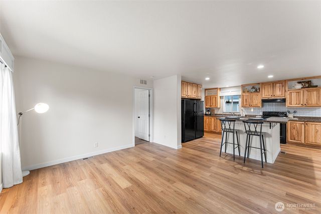 52 VEYS Drive, Kelso, WA 98626