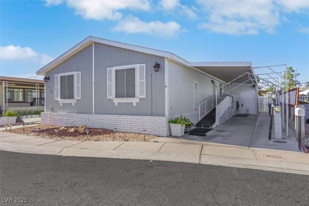 5218 Tupelo Lane, Las Vegas, NV 89122