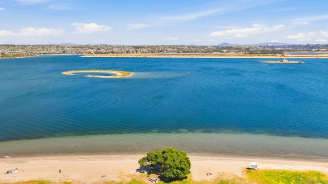 3634 Crown Point Dr, San Diego, CA 92109
