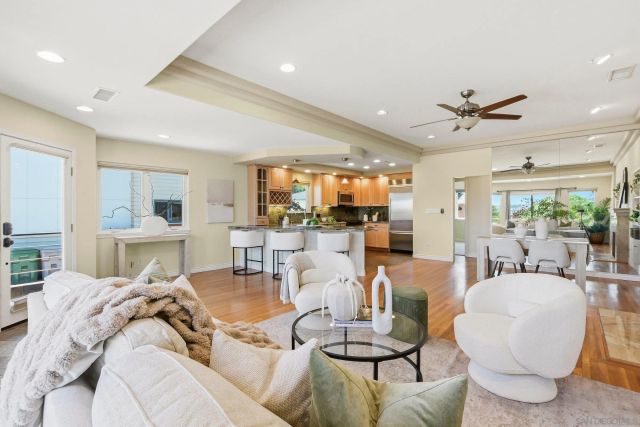 3634 Crown Point Dr, San Diego, CA 92109
