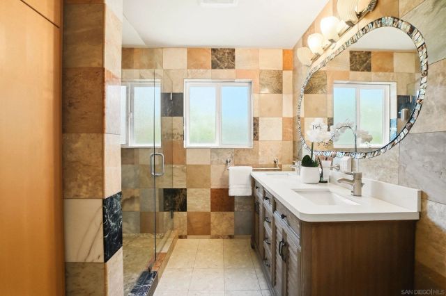 3634 Crown Point Dr, San Diego, CA 92109