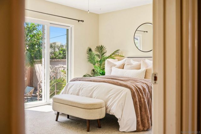 3634 Crown Point Dr, San Diego, CA 92109