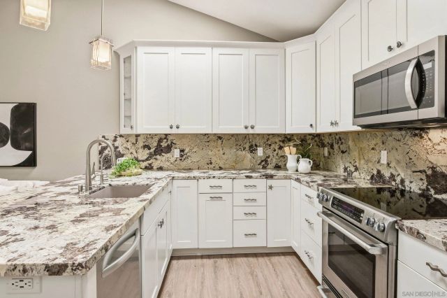 3634 Crown Point Dr, San Diego, CA 92109