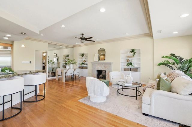 3634 Crown Point Dr, San Diego, CA 92109