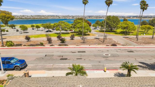 3634 Crown Point Dr, San Diego, CA 92109