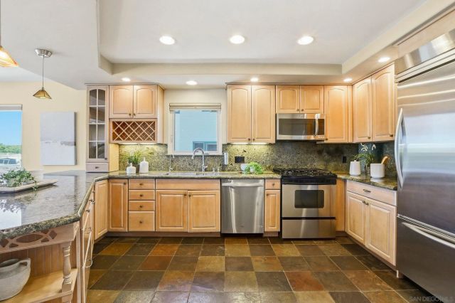 3634 Crown Point Dr, San Diego, CA 92109