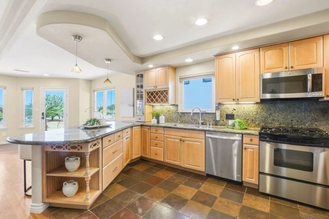 3634 Crown Point Dr, San Diego, CA 92109