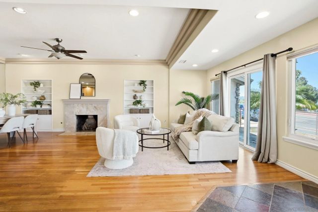 3634 Crown Point Dr, San Diego, CA 92109