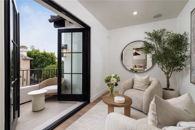 208 Via Palermo, Newport Beach, CA 92663