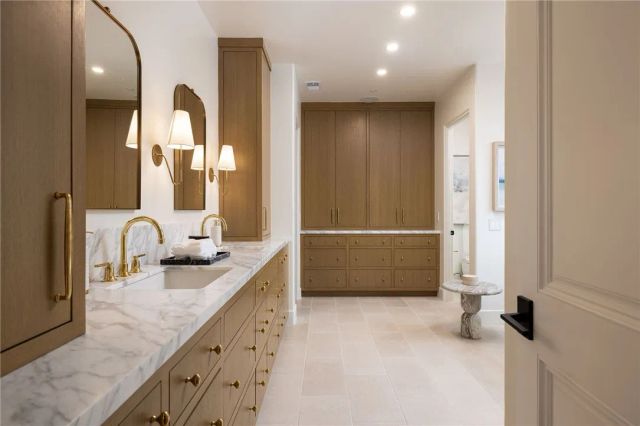 208 Via Palermo, Newport Beach, CA 92663