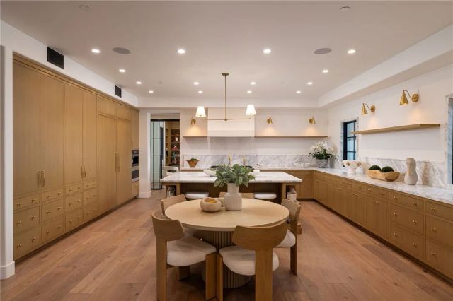 208 Via Palermo, Newport Beach, CA 92663