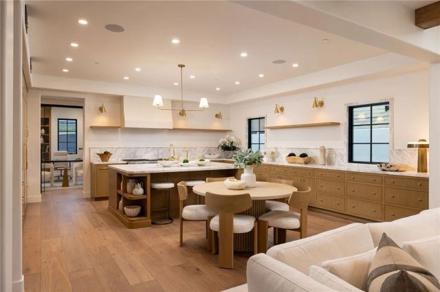 208 Via Palermo, Newport Beach, CA 92663