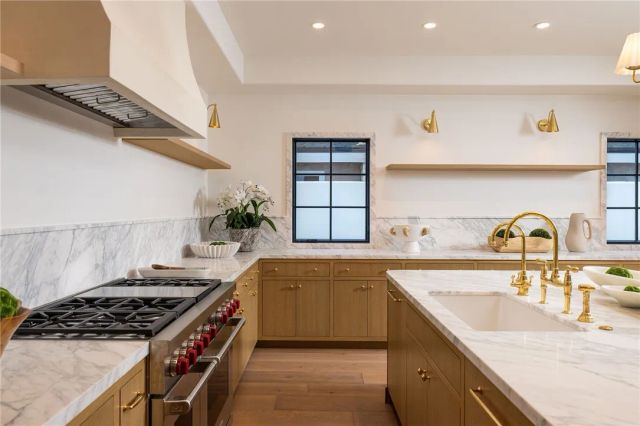 208 Via Palermo, Newport Beach, CA 92663