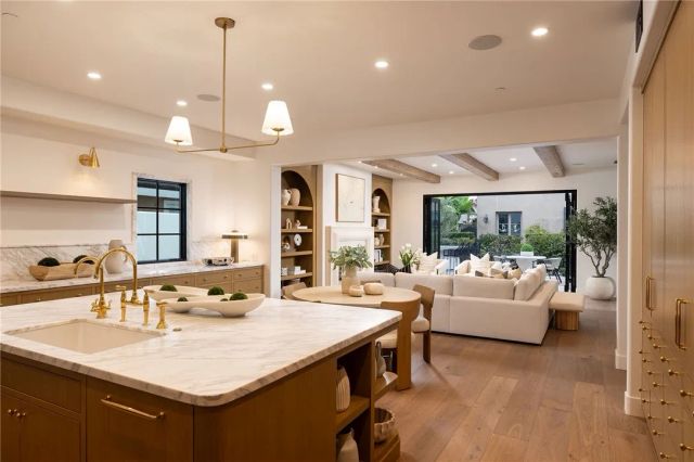 208 Via Palermo, Newport Beach, CA 92663