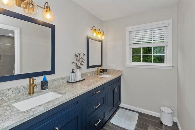 53 Highland Ln, West Springfield, MA 01089