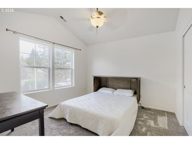 426 Se HEATHCLIFF Ln, Hillsboro, OR 97123