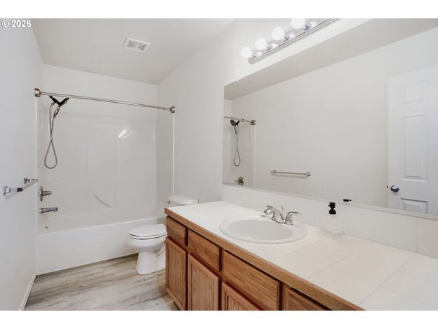 426 Se HEATHCLIFF Ln, Hillsboro, OR 97123