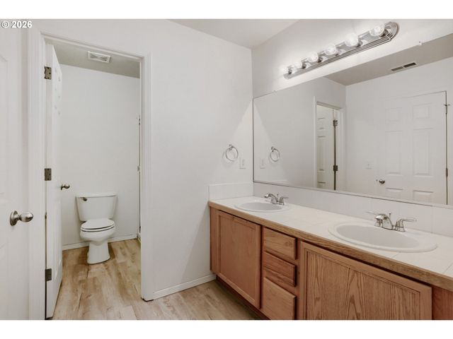 426 Se HEATHCLIFF Ln, Hillsboro, OR 97123