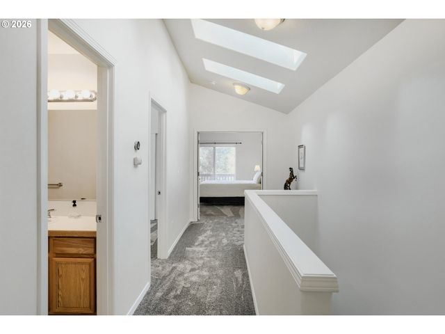 426 Se HEATHCLIFF Ln, Hillsboro, OR 97123