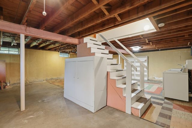 85 Bunker Hill Ave, Lowell, MA 01850