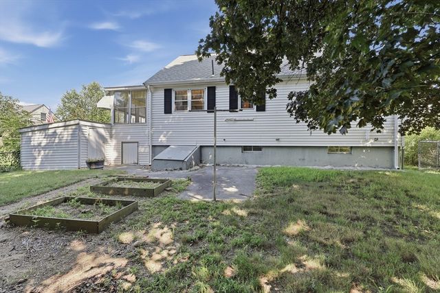85 Bunker Hill Ave, Lowell, MA 01850
