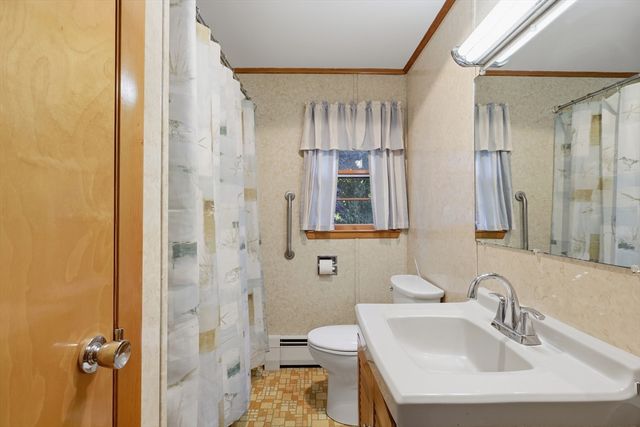 85 Bunker Hill Ave, Lowell, MA 01850