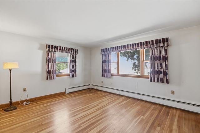 85 Bunker Hill Ave, Lowell, MA 01850