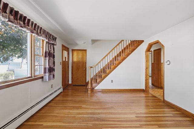 85 Bunker Hill Ave, Lowell, MA 01850