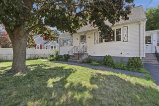 85 Bunker Hill Ave, Lowell, MA 01850