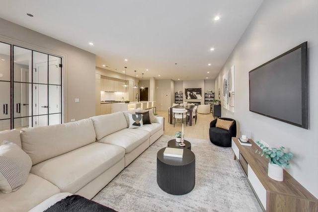 613 N Ogden Avenue 2E, Chicago, IL 60642