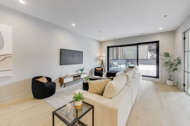 613 N Ogden Avenue 2E, Chicago, IL 60642