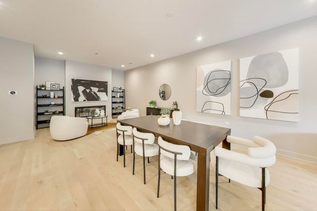 613 N Ogden Avenue 2E, Chicago, IL 60642